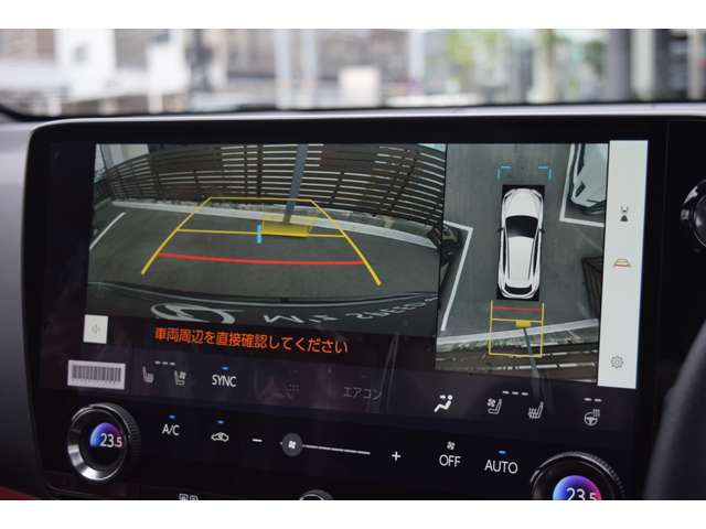 ■メーカーオプションのパノラミックビューモニターが装備されており駐車が苦手な方でも安心です。