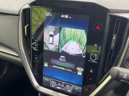 【マルチテレインモニター】車のフロントやサイドのカメラ画像を同時にモニター表示することで、悪路や狭い道を走行時でも周囲の状況確認ができ安心！本格SUVにうれしい装備です♪