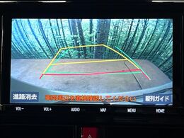 【バックカメラ】駐車時に後方がリアルタイム映像で確認できます。大型商業施設や立体駐車場での駐車時や、夜間のバック時に大活躍！運転スキルに関わらず、今や必須となった装備のひとつです！