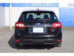 後退時にはバックカメラがドライバーをアシスト。車庫入れが不安な方も安心です。