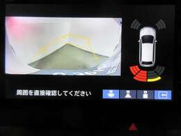 バックギアに入れるだけで自動でリヤカメラに切り替わります！車庫入れやバックが苦手な方にオススメ！障害物には、音と画面でお知らせです。