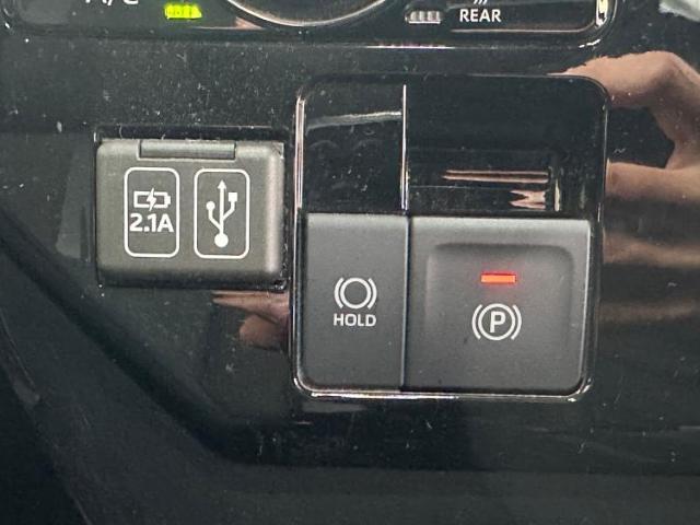 WECARSの展示場では実際に見て、触ってお車をお選びいただけます！知識の豊富な営業スタッフが様々なカーライフをご提案いたします！