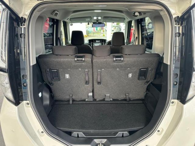 WECARSでは各商談席に大型モニターをご用意しております！見やすい大画面でゆったりと全国の在庫をご覧いただけます！是非ご来店お待ちしております！