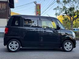 両側スライドドアで乗り降りしやすいです。