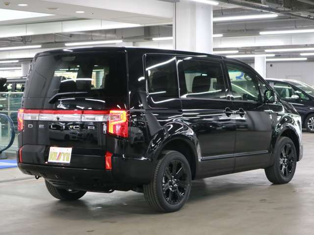 自社陸運局指定工場完備！国家資格車検検査員資格を持った整備士による整備。走行に関係のない所も不具合箇所があれば修理してお渡しいたします。