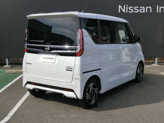 プライバシ-ガラスが装備されています。外を見るときは気にならずに、後方車両から車内が見えにくい設計です。