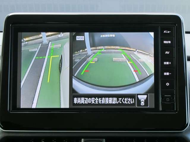 サイドブラインドモニターは、狭い道での離合の際に安心です。