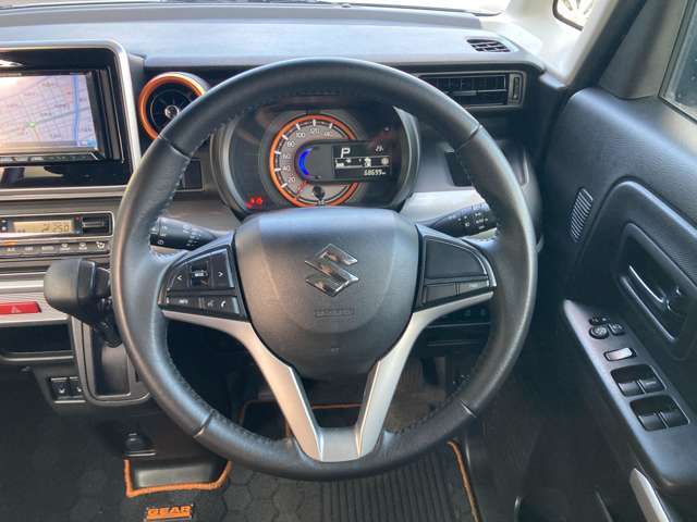 西日本自動車グループの(株)西日本総合保険には知識の豊富なエキスパートが土日も常駐しており、ご加入いただいたお客様を全力でサポート致します。お見積りから事故時まで、お電話一本ですべてお任せください！