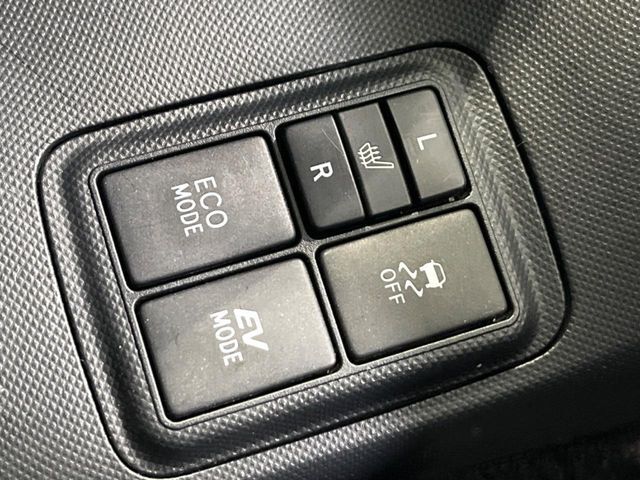 【シートヒーター】寒い日に重宝するシートヒーター！エアコンより早く温まってくれるので寒がりの人も安心ですね♪エアコンの温風は乾燥するから苦手、という方にもをおすすめです。
