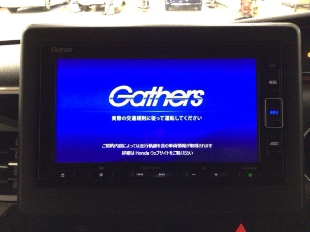 【オーディオ機能】ナビに一体のオーディオは、フルセグTVの他にDVD/CDプレーヤーを装備♪もちろんFM/AMラジオもお聞きいただけますよ♪