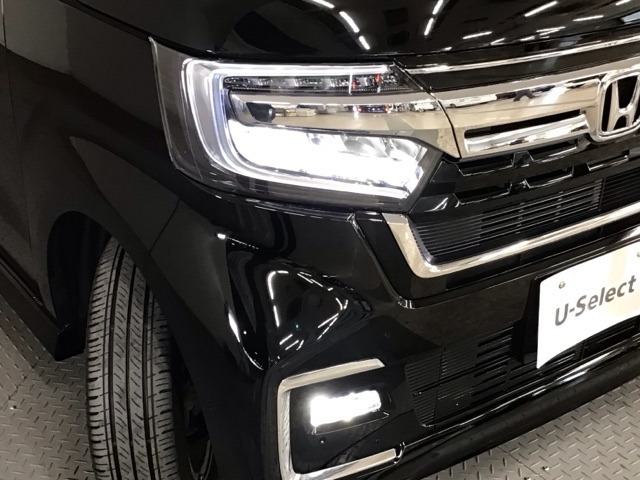 【LEDヘッドライト】ディスチャージヘッドライト（HID）と同等の明るさで、夜道や雨天走行が明るく視界良好！！　フォグライトも装備で、安心感さらにUPです♪安心ドライブを楽しんで下さい♪