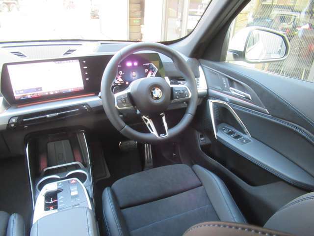 遠方の方でもご安心ください。当社提携陸送会社にて、全国どちらでもご納車させて頂きます。