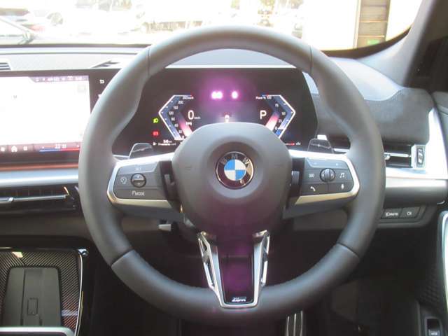 パドルシフト付き本革マルチファンクションステアリング　ステアリングヒーター　ヘッドアップディスプレイ