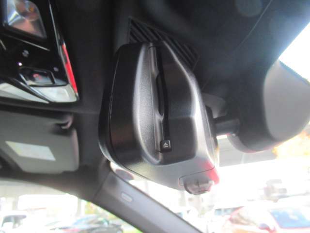 ミラー一体型ETC車載器搭載♪高速道路の料金所をノンストップでスマートに通過出来ます♪