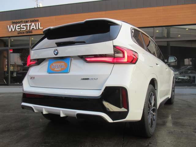 電動テールゲート搭載♪ワンタッチでトランクの開閉が可能です♪