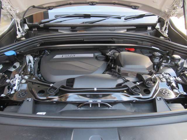 直列4気筒DOHCターボ　（ディーゼル）　総排気量　1995cc