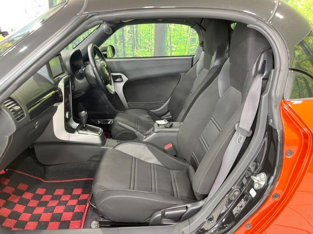 ドライバーによって運転しやすいポジションは異なり、あの車はどうなのか不安なこともありますよね。気になるお車は店頭で乗り込んでご確認いただけます♪