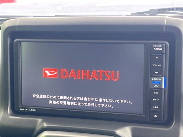 【純正ナビ】人気の純正ナビを装備。オーディオ機能も充実しており、Bluetooth接続すればお持ちのスマホやMP3プレイヤーの音楽を再生可能！毎日の運転がさらに楽しくなります！！