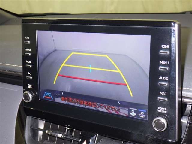 バックモニターも装備しております。バックギアに入れるとナビ画面に車の後方が映し出されます。これで後方確認も安心！
