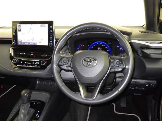 運転の際、常に目にする部分だけにシックで飽きのこないデザインが良いですね。