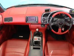 【禁煙車】赤い内装が美しい1台！禁煙車で嫌なニオイもございません。