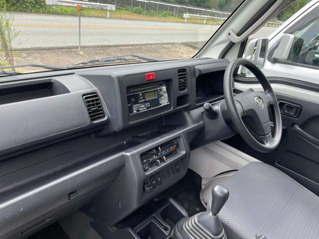 この度は、当社「寺脇自動車」の在庫を見て頂きありがとうございます。町の車のお医者さん！　車のことならどんなことでも！ご相談くださいね。