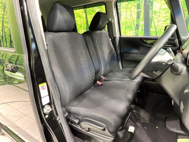 運転席シート廻りは使用感も少なく、良好な状態となっています。丁寧に使われていたことがよくわかりますね。