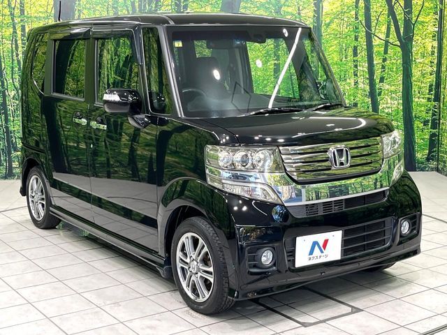 大好評のボディコーティング「弾スプラッシュコート」もご納車までに施工可能。通常のガラスコートと異なる、耐久年数6年の無機質ガラスコーティングが、ボディをキレイな状態に保ってくれます。