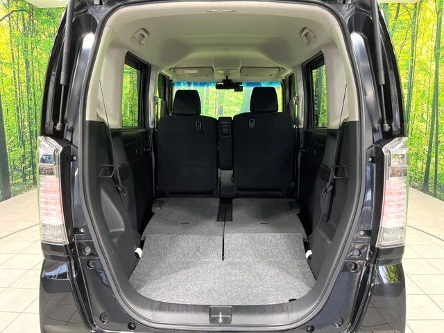普段のお買い物や通勤、送迎等に十分な荷室スペースを確保しております。セカンドシートを倒すと、大きな荷物の積載も可能です♪