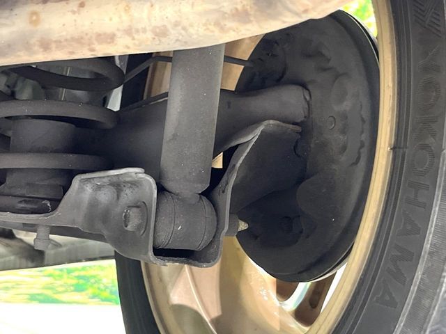 お車を安心してお乗りいただく為には、足回りの定期点検が欠かせません。サービスサポート（有償保証）では無料点検もご提供しており、安心のカーライフをお過ごしいただけるサポート体制が整っています。