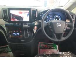 広々とした運転席周り