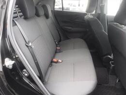 後席全景画像。