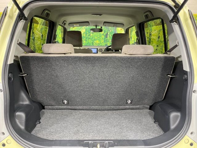 普段のお買い物や通勤、送迎等に十分な荷室スペースを確保しております。セカンドシートを倒すと、大きな荷物の積載も可能です♪