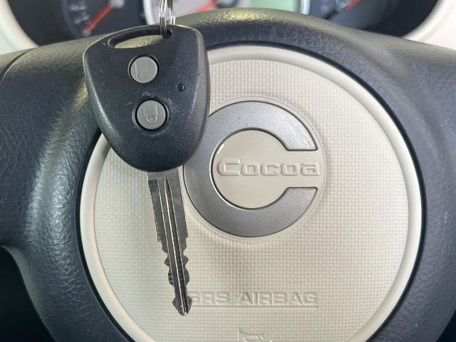 【キーレス】少し離れた場所からでもボタン一つでドアの開錠・施錠ができるのでとっても便利！ドアの鍵穴周りに傷をつけることもありません♪