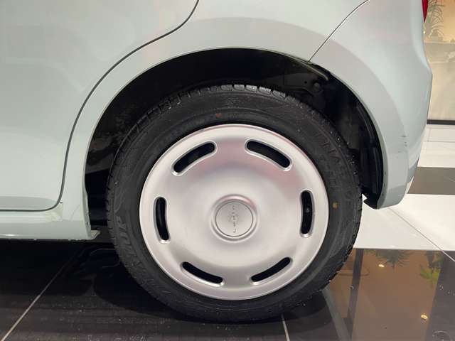 個室の商談室も完備しております。落ち着いて商談できます。