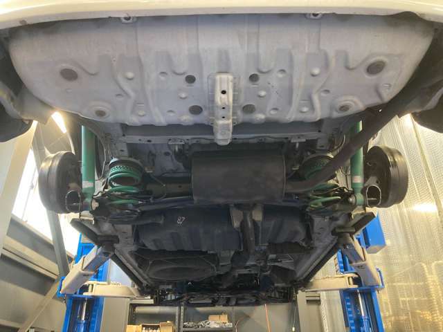 下廻り前方から☆　しっかりメンテナンスして頂いていたようで、サビが少なくキレイな状態！じっくりご覧下さい♪【無料電話】0078-6003-206896　【LINE　ID】07020337089で検索♪