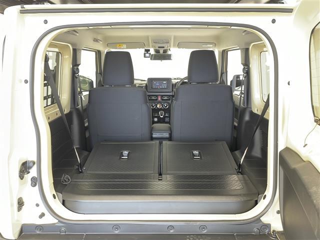 【シートアレンジ】乗せる人数、荷物によってシートアレンジは自由自在です！軽い力でシートを動かせます。開口部は低く、重い荷物もラクに積み下ろしできます。