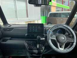 メーターやシフトレバー、スイッチ位置など運転席回りの配置はしっくりいきたいものですね！まずは座ってチェックしてみてください♪