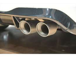 官能のサウンドを響かせながら突き抜ける！アクラポビッチチタンエキゾーストシステム（デュアルツインエキゾーストパイプ）