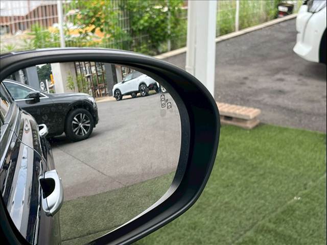 ブラインドスポットモニター搭載で後方から接近する車両にも簡単に気づけます。