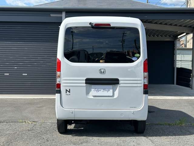 コンパクトな4人乗り車両です