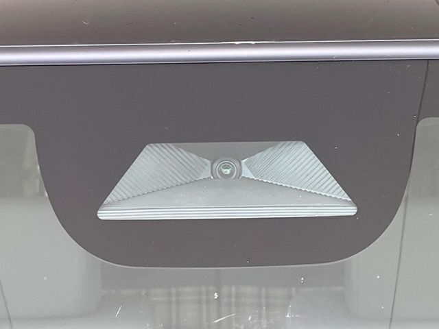 【ホンダセンシング】走行中に前方の車両等を認識し、衝突しそうな時は警報とブレーキで衝突回避と被害軽減をアシスト。より安全にドライブをお楽しみいただけます。