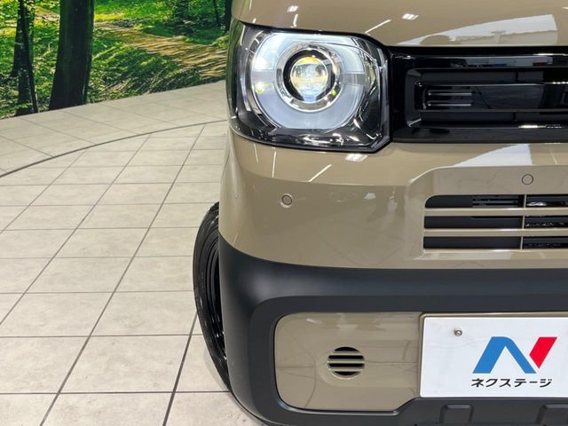 【LEDヘッドライト】悪天候や夜間走行時も良好な視界を確保し安心して運転できる高輝度LEDヘッドライトを装備！点灯速度が早く、消費電力も抑えられています。