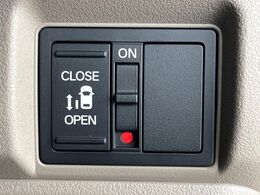 【パワースライドドア】スマートキーや運転席のスイッチでスライドドアの開閉が可能♪電動だから力を入れてドアを開ける必要が無く、小さいお子様でも、重い荷物を持っている時もラクに開け閉めできます♪