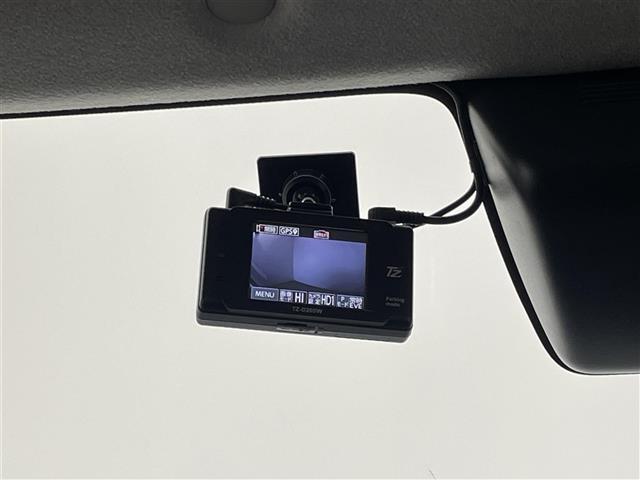 【ドライブレコーダー】映像・音声などの運転中の記録を残します。事故などを起こした起こされた時の証拠になりえますので、もしも時でも安心ですね。