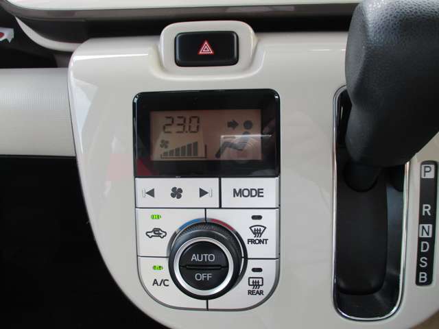オートエアコンですので、車内を快適な空間に出来ます♪