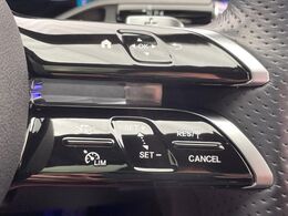 ●レーダークルーズコントロール：前の車との車間距離を一定にとりつつ、一定速度で自動走行してくれる次世代のクルーズコントロール！主に高速道路や自動車専用道路で使用する便利な機能です！