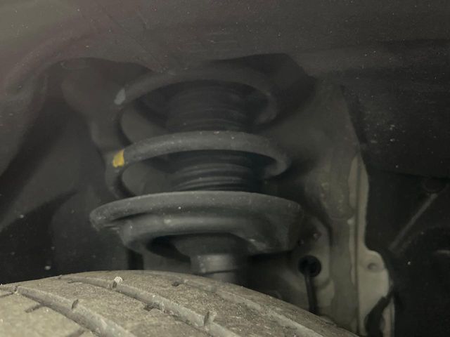 お車を安心してお乗りいただく為には、足回りの定期点検が欠かせません。サービスサポート（有償保証）では無料点検もご提供しており、安心のカーライフをお過ごしいただけるサポート体制が整っています。
