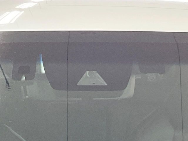 【トヨタセーフティセンス】走行中に前方の車両等を認識し、衝突しそうな時は警報とブレーキで衝突回避と被害軽減をアシスト。より安全にドライブをお楽しみいただけます。
