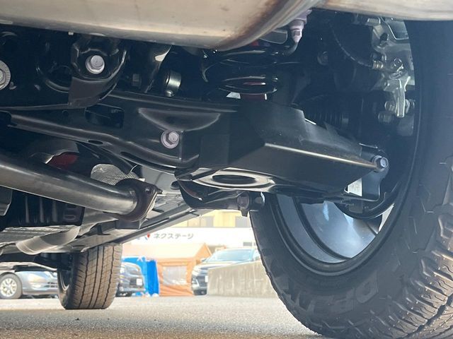 お車を安心してお乗りいただく為には、足回りの定期点検が欠かせません。サービスサポート（有償保証）では無料点検もご提供しており、安心のカーライフをお過ごしいただけるサポート体制が整っています。